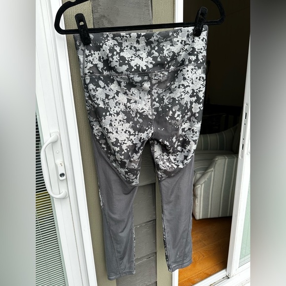 Under Armour Black and Gray Compression Leggings - Picture 3 of 5